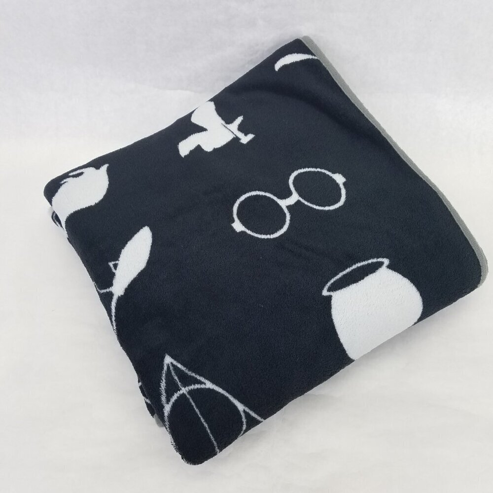 HARRY POTTER Super Soft Plush Blanket Throw 60"x90" Black White Houses Wand Hat